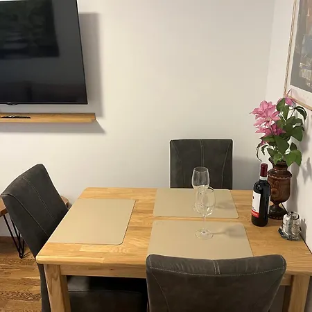 アパート Alpenblick 1d *