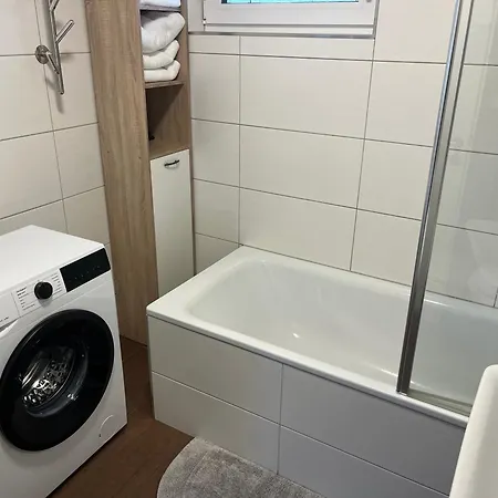 Alpenblick 1d アパート