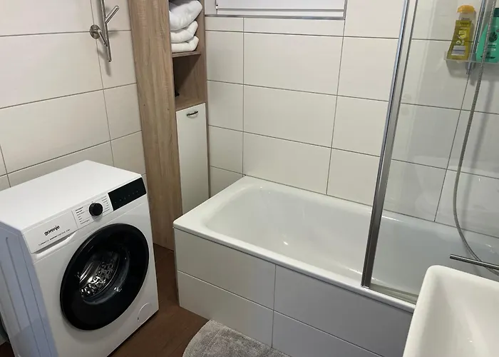 Alpenblick 1d アパート